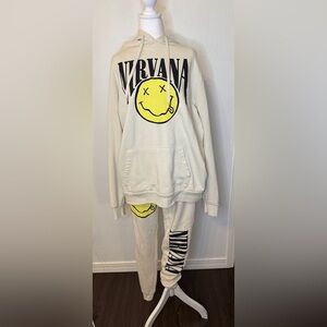 NIRVANA Smiley Face Apparel in Cream